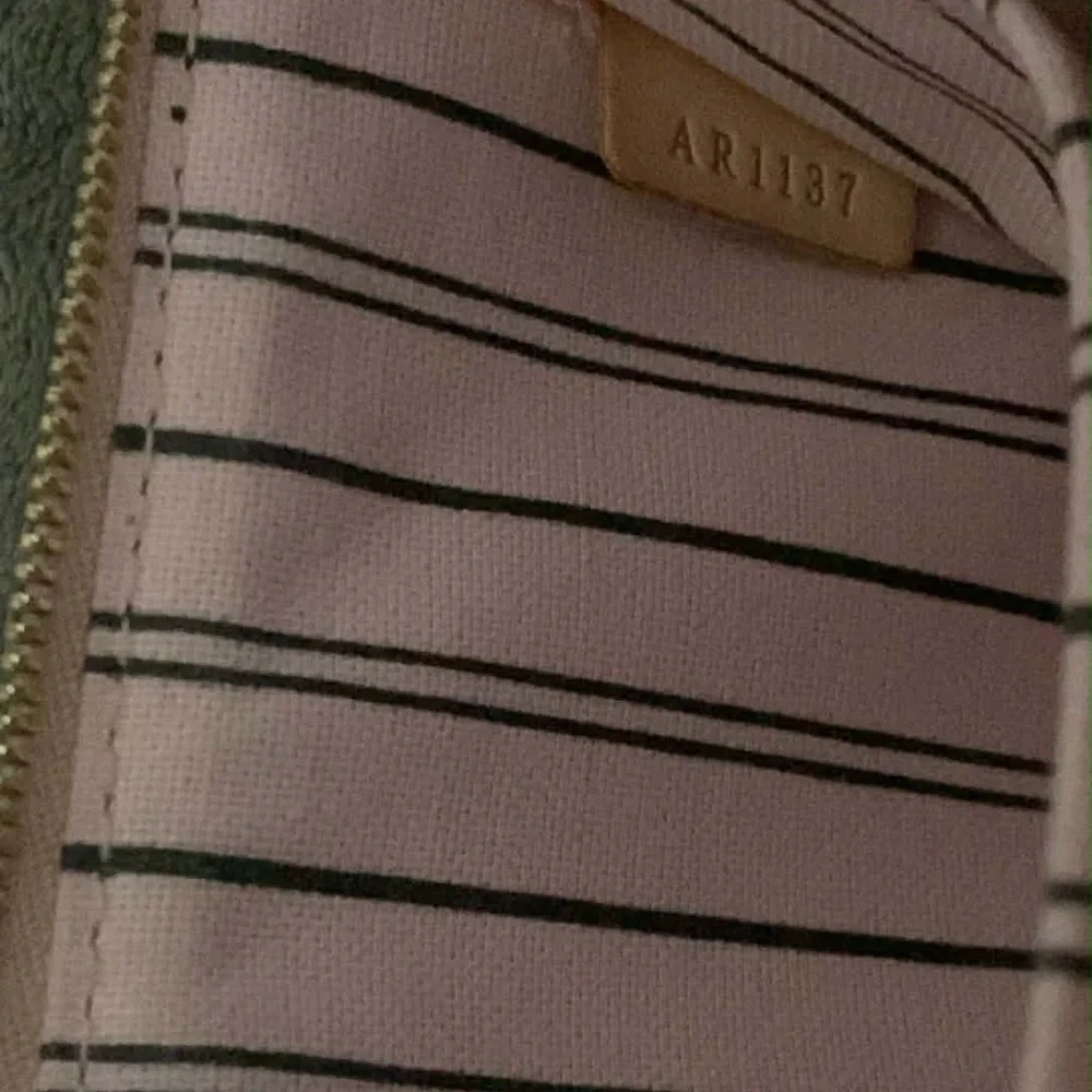 Louis Vuitton neverfull pouch mm INSERT ONLY - Picture 3 of 3